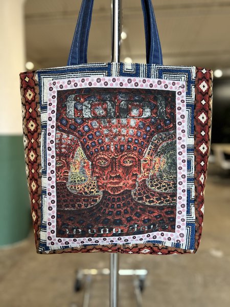 Tool tshirt market bag red