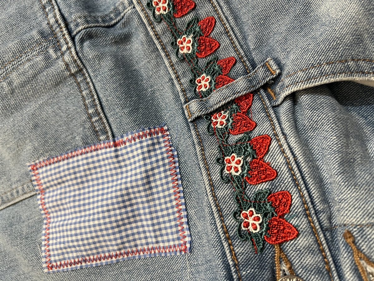 Strawberry collage overall shorts size women’s small