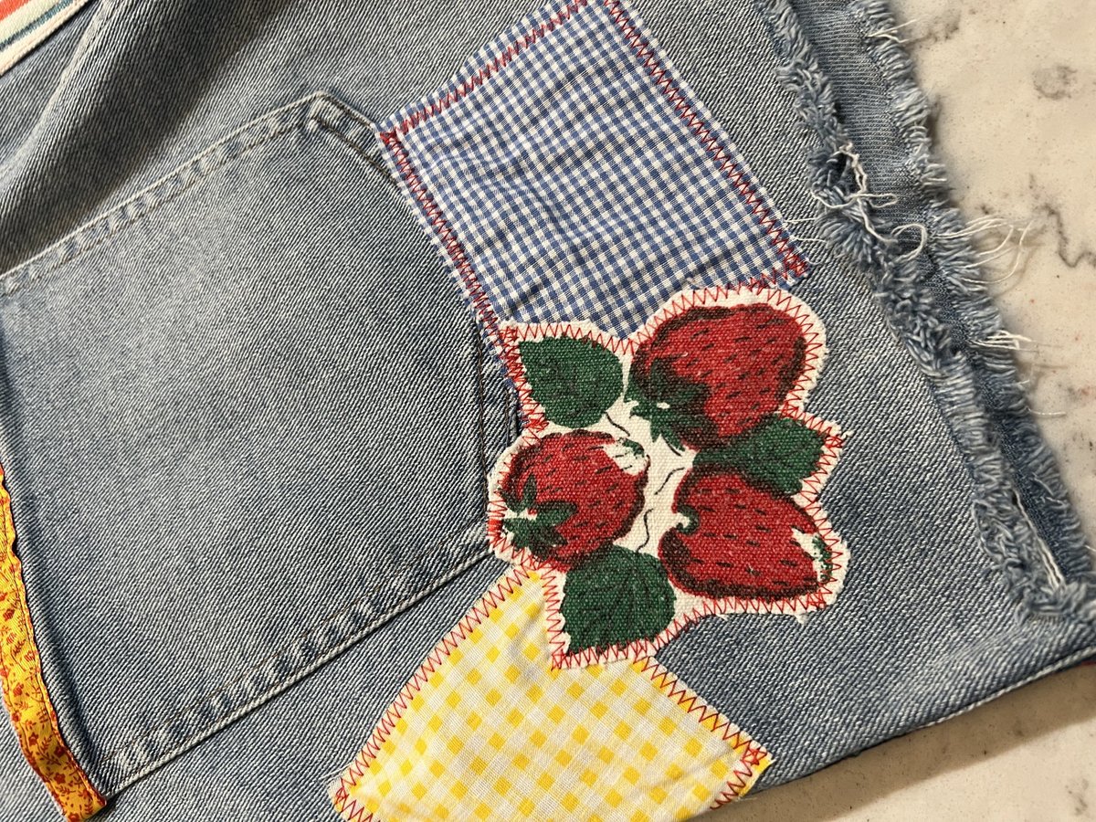 Strawberry collage overall shorts size women’s small
