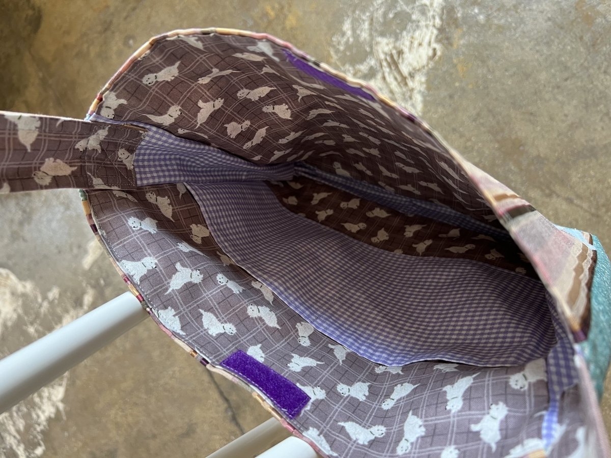 Couch dogs crossbody bag