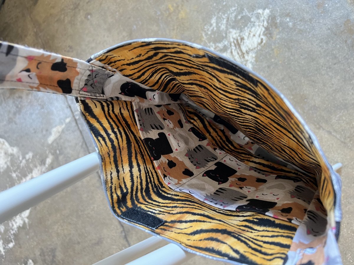 Three little cats crossbody bag
