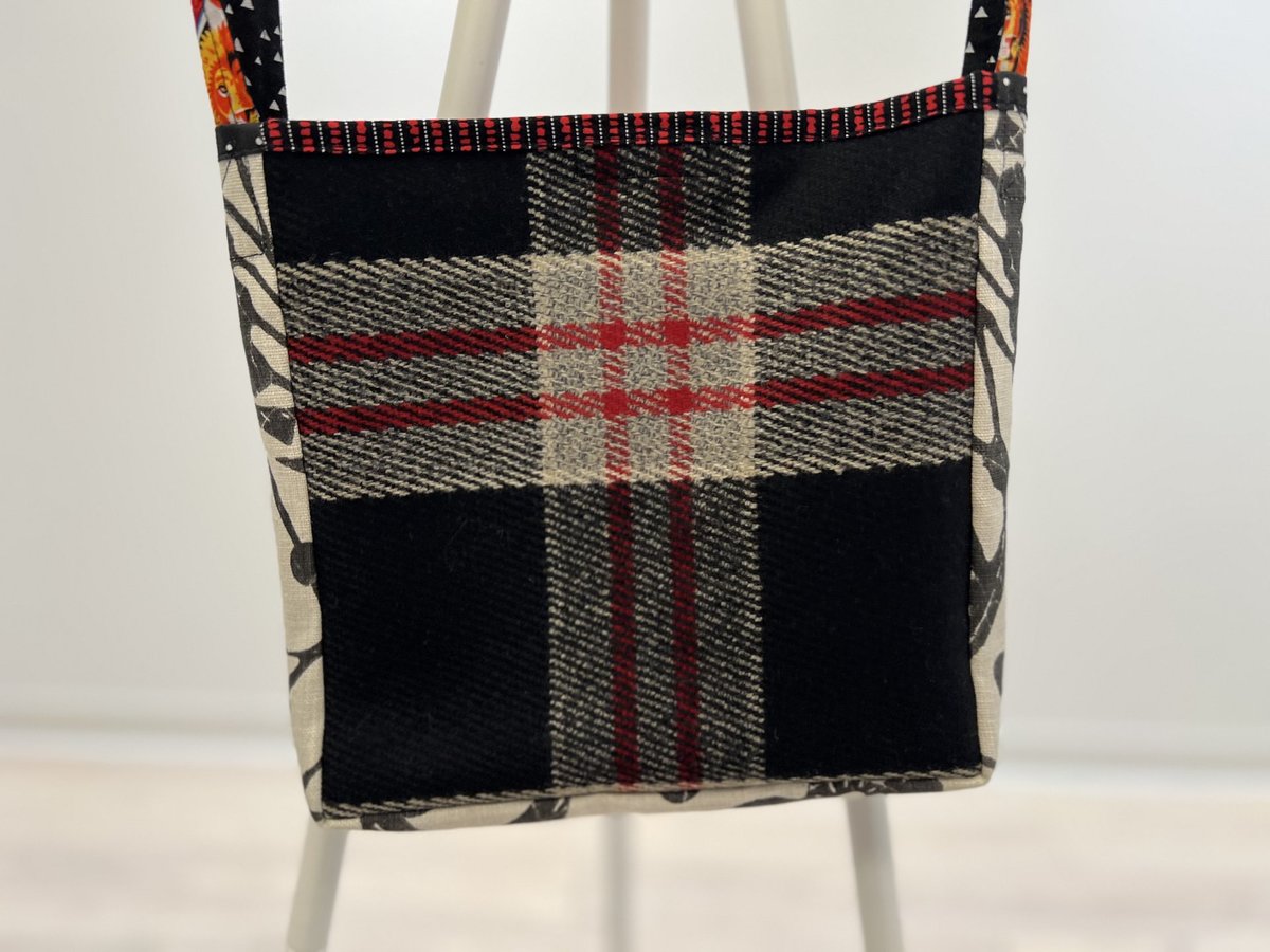 Gryffindor ransom note crossbody bag 