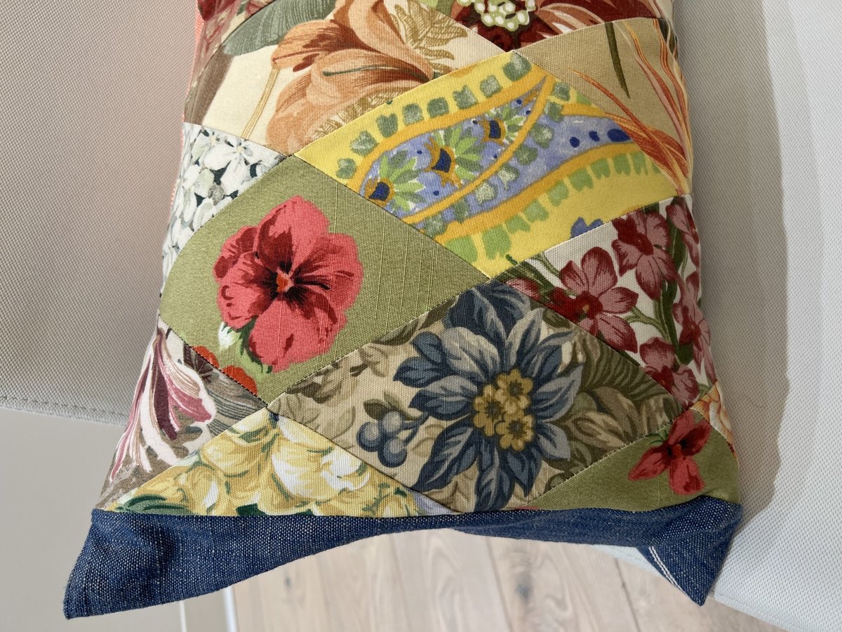 Floral diamond pillow