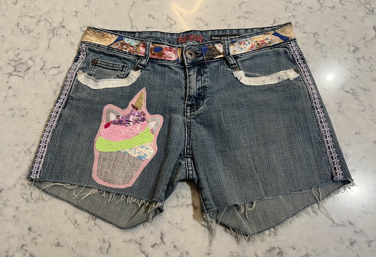 Happy Roo! Shorts donuts