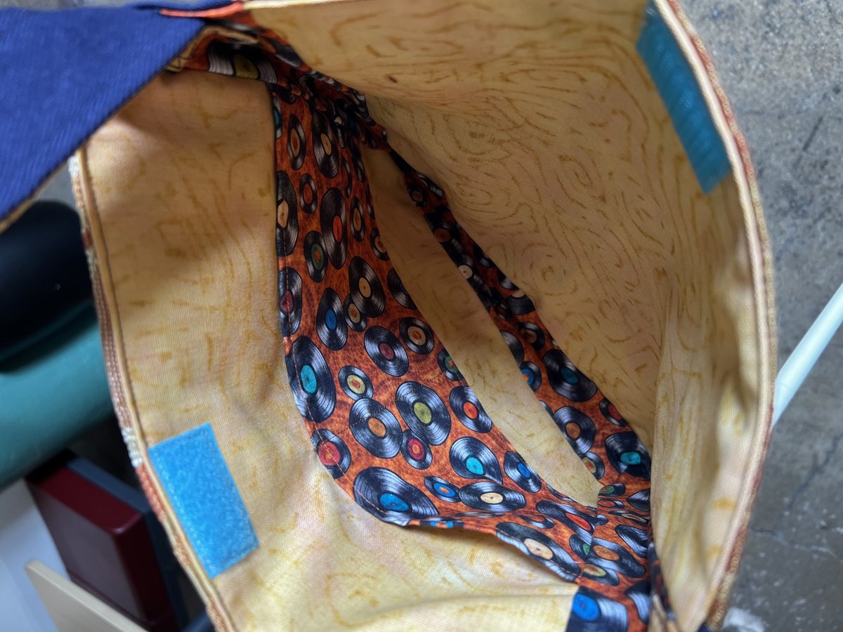 Atmosphere Tshirt crossbody bag 