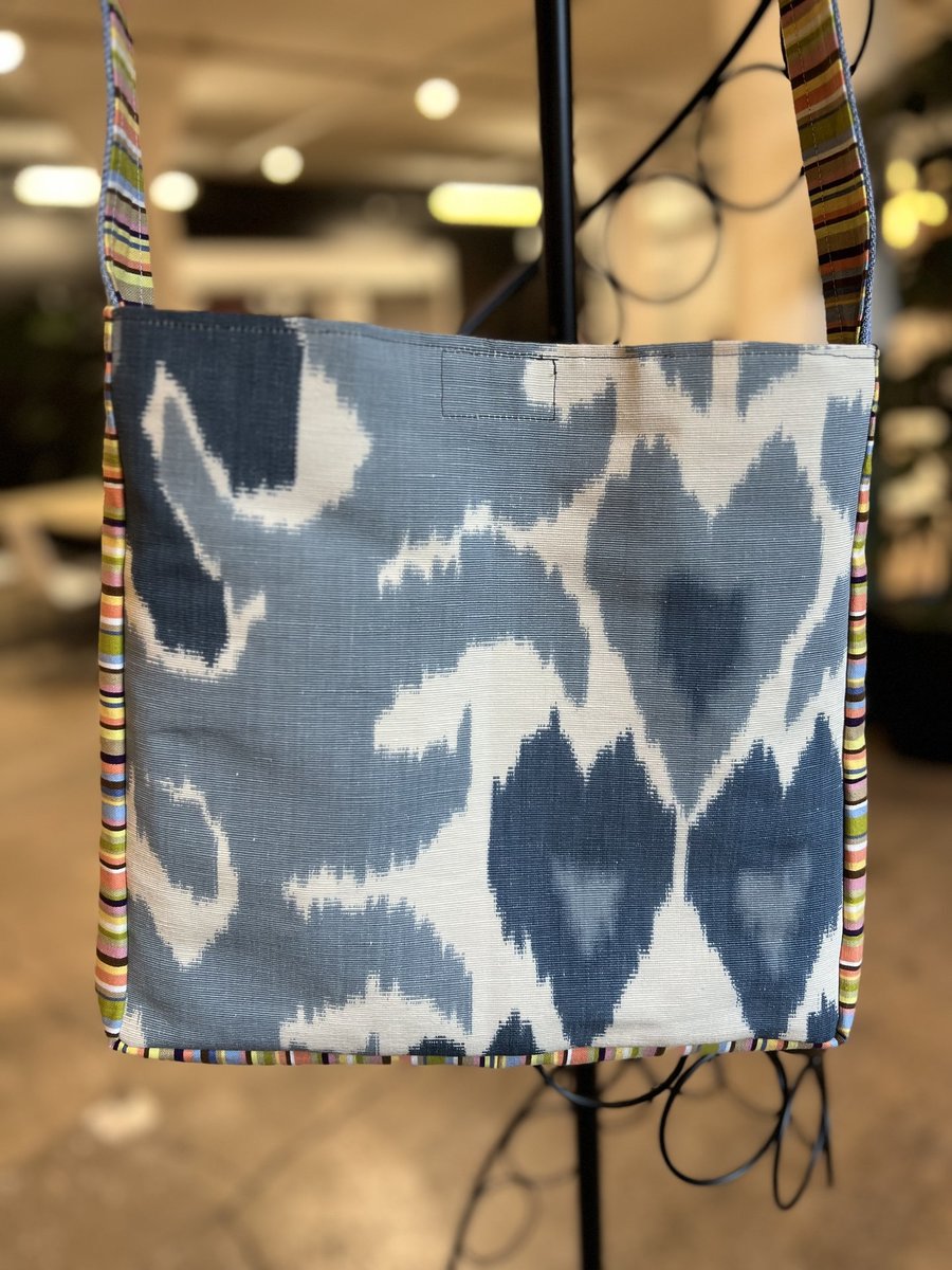 Beck tshirt crossbody bag llama