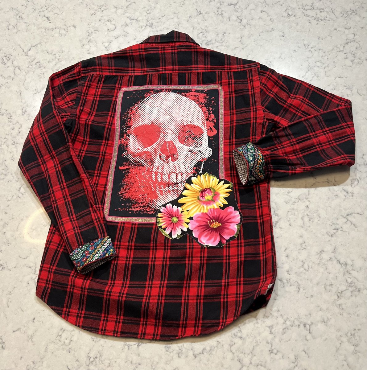 Skull and flowers altered flannel men’s M