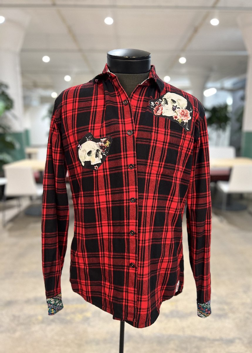Skull and flowers altered flannel men’s M