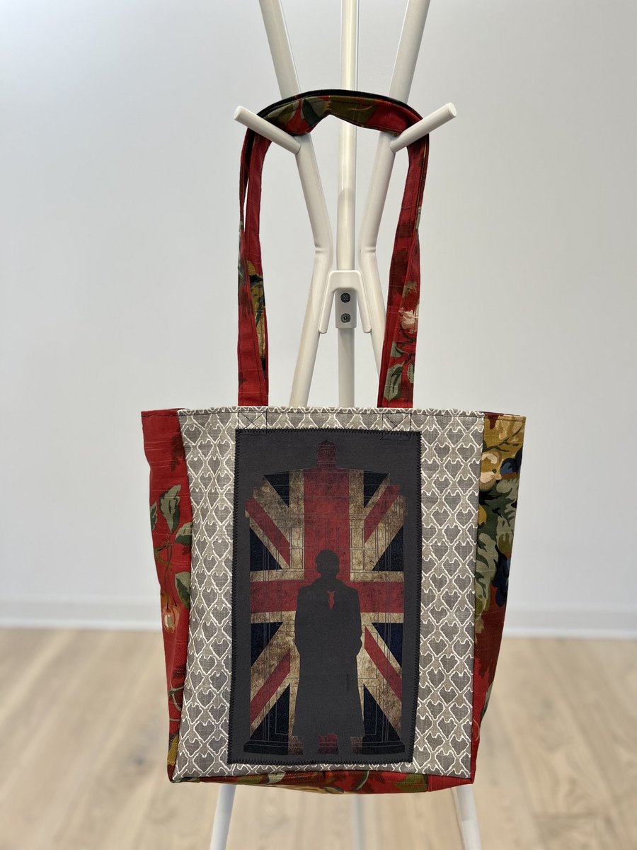 Doctor WHO tenth Doctor silhouette and flag TARDIS Tshirt market bag