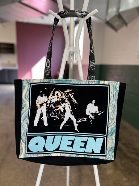 Queen tshirt market bag