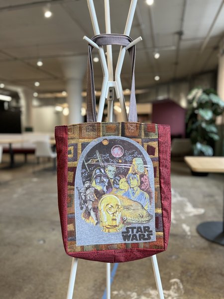Star Wars cast tshirt market bag red