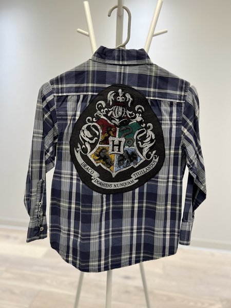 Hogwarts crest altered shirt kids M blue