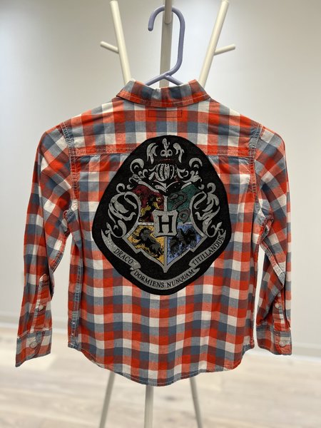 Hogwarts crest altered shirt kids sm 6/7