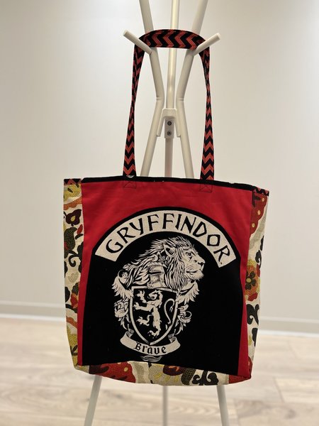Gryffindor crest tshirt market bag 