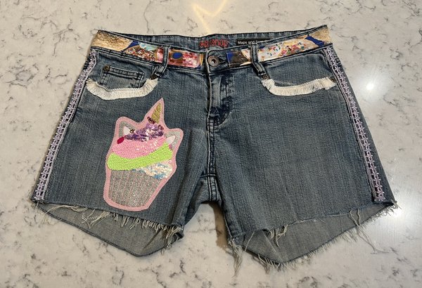 Happy Roo! Shorts donuts
