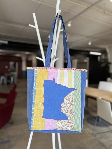 Minnesota silhouette market bag blue