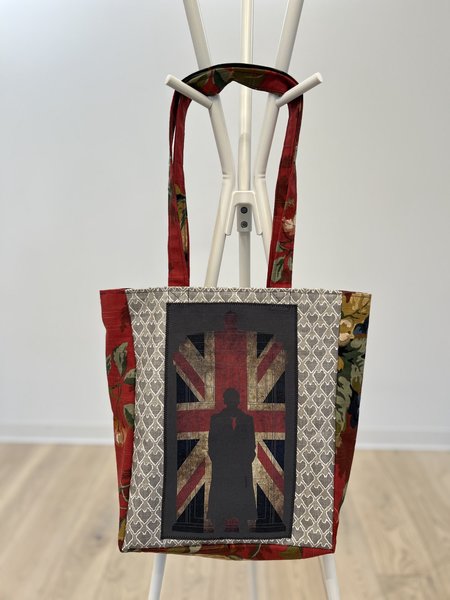 Doctor WHO tenth Doctor silhouette and flag TARDIS Tshirt market bag